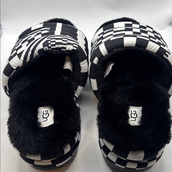 UGG Black & White Maxi Checks Slide Sandals SZ 9 Sheepskin platform puffy NWOB - Picture 9 of 10